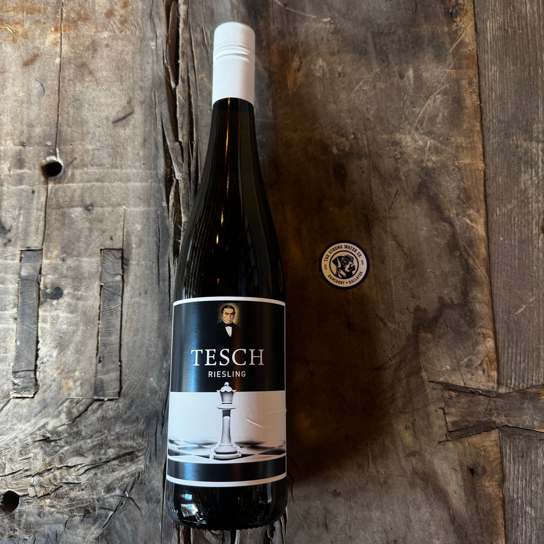 Weingut Tesch Riesling Queen of Whites German white wine bottle