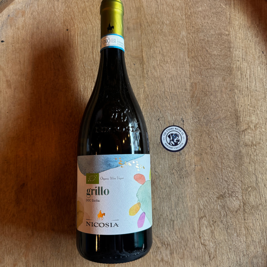 Nicosia Organic Grillo Sicily white wine bottle and label